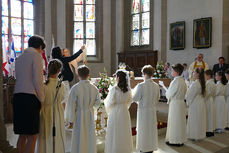 Feier der 1. Heiligen Kommunion in Sankt Crescentius (Foto: Karl-Franz Thiede)